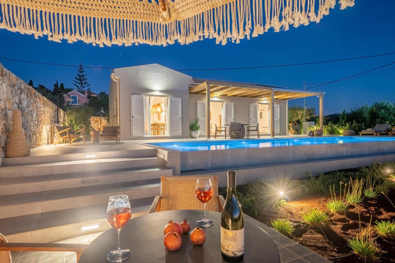 Summer Breeze Villa Tzamarelata Eksteriør bilde